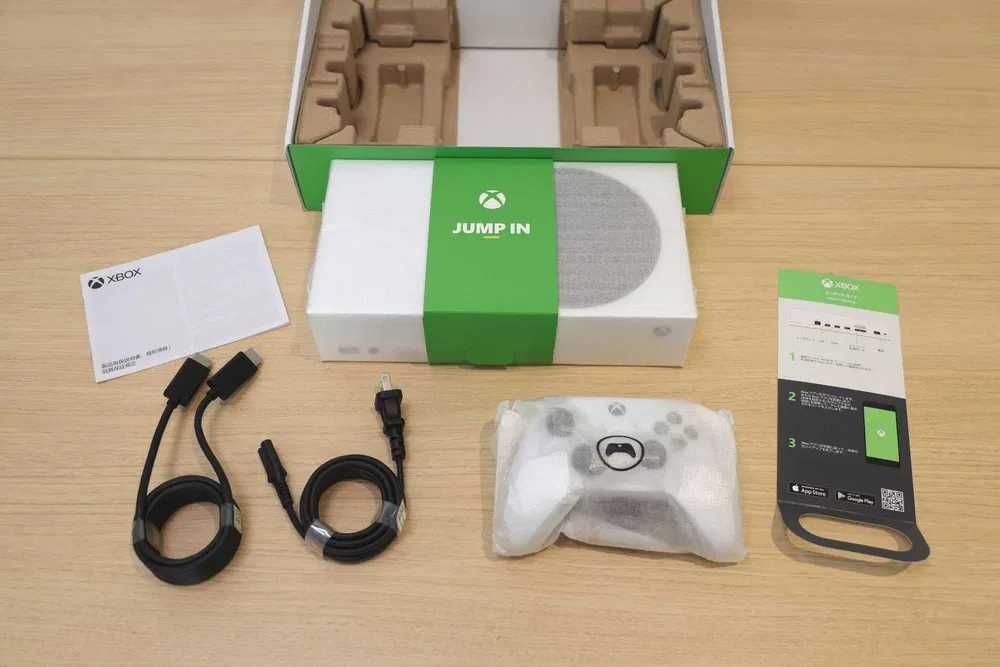 срочно продам xBox series s в идеальном состоянии и чткой комплектации
