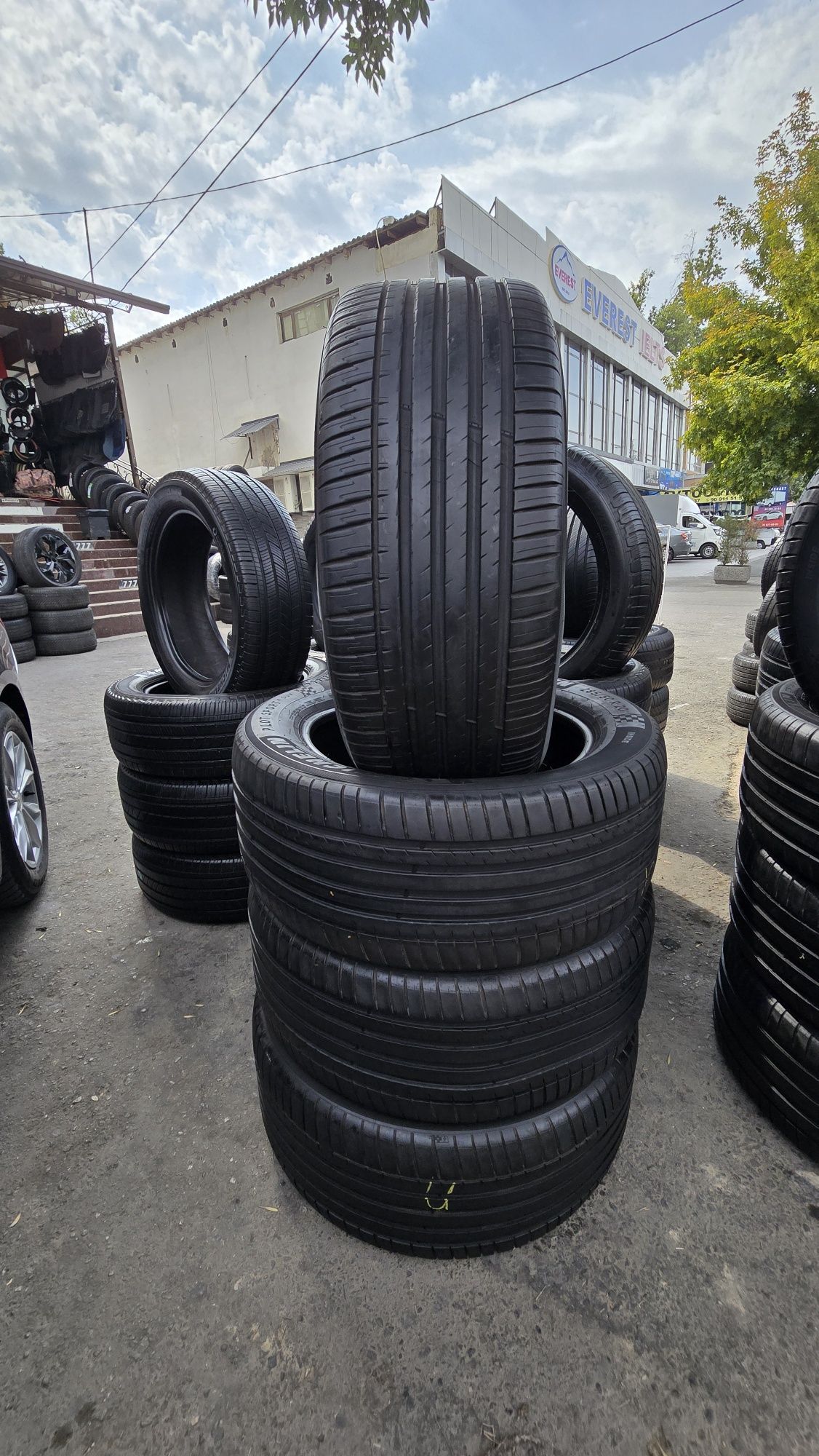 285/50/R20 Michelin