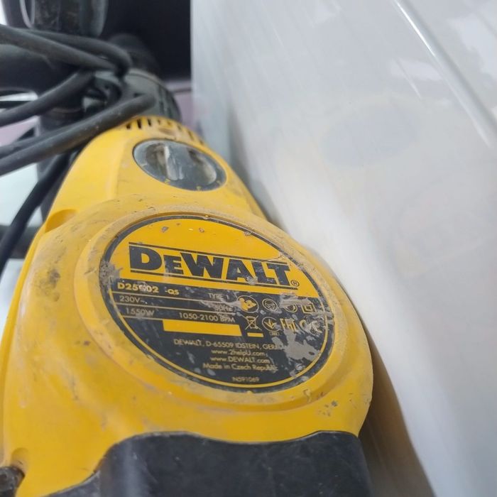 Ciocan demolator De Walt Amanet Canta