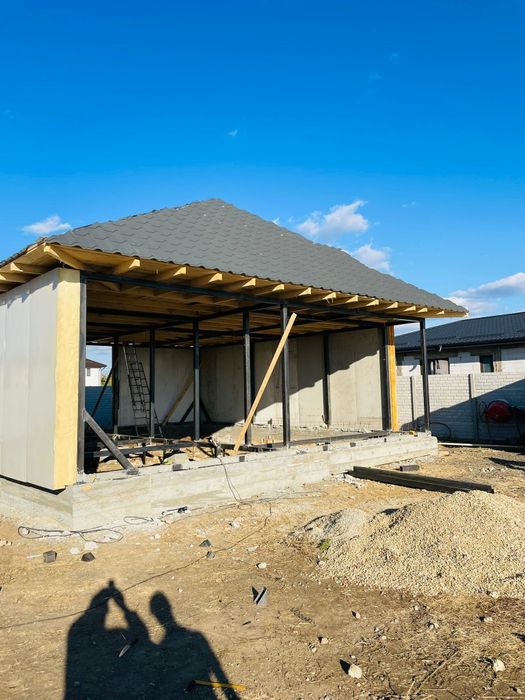 Vand casa pe structura metalica