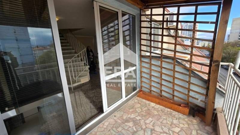 ЕРА ТЕРА предлага за продажба артистичен тристаен мезонет в един от на