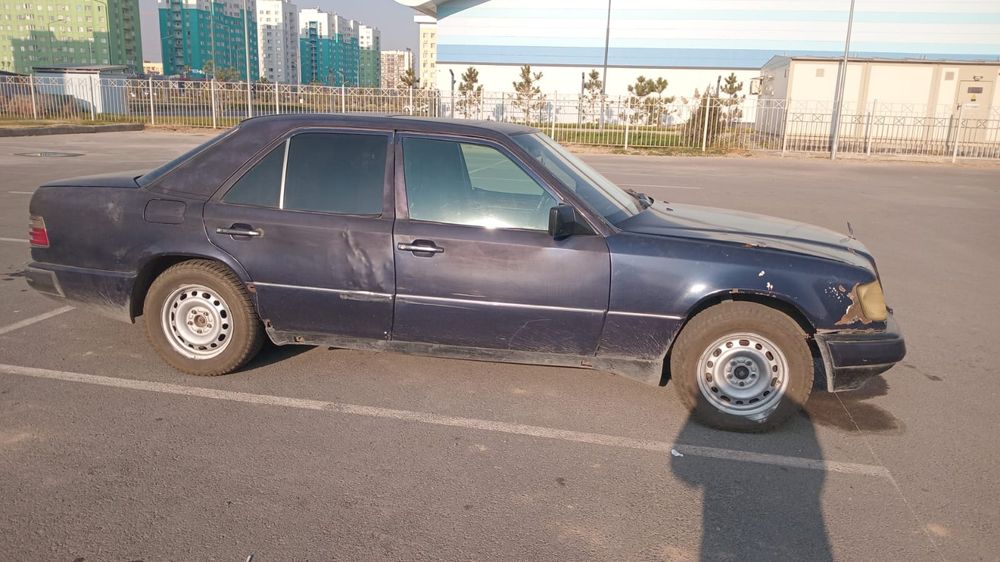 Машина Мерседес-280