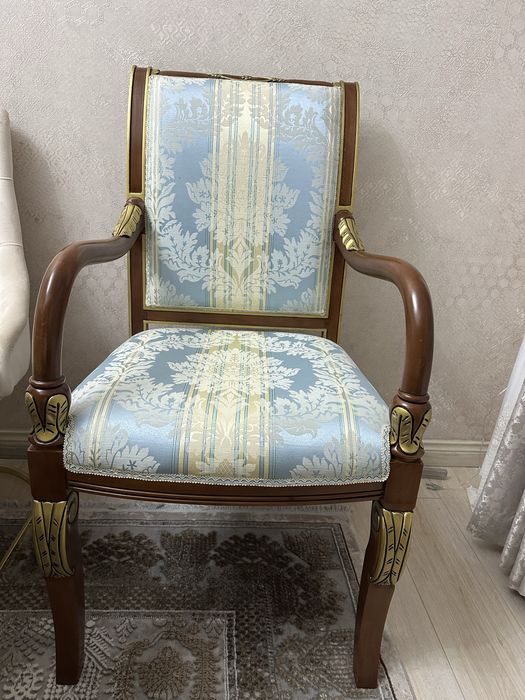 Продаю стулья 6 штук производство китай