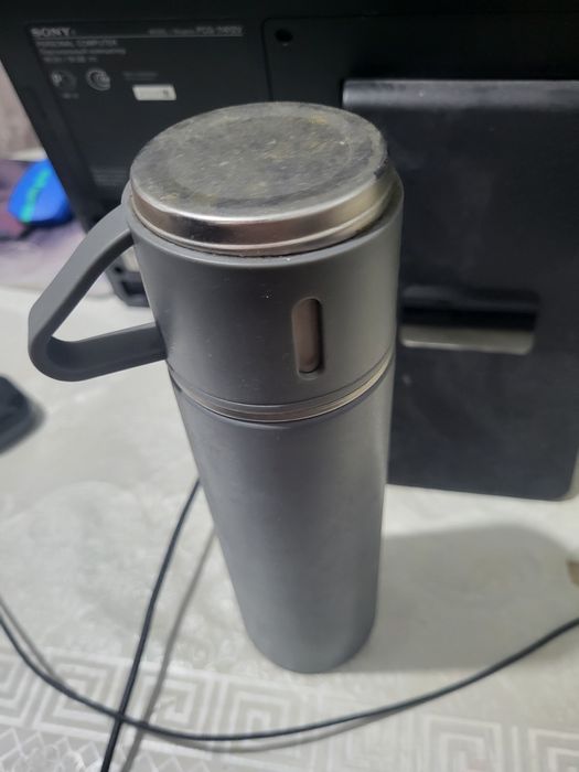 Продам термос с крышкой