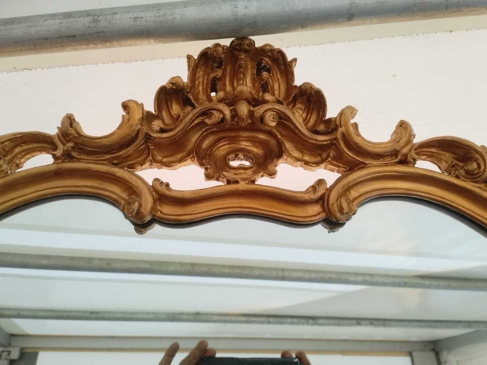 Comoda baroc(Chipendalle) cu oglinda in foita de aur