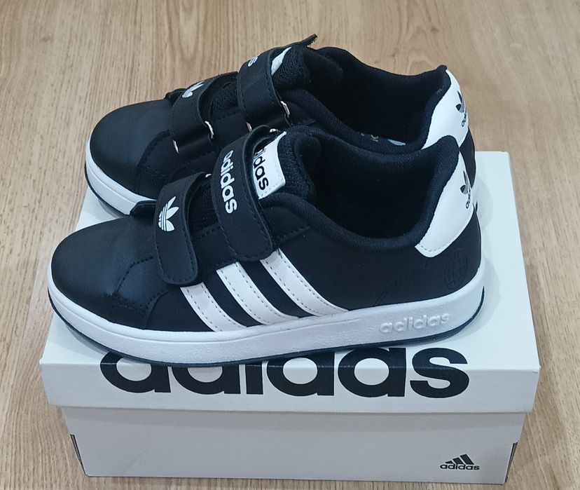 Нови детски обувки Addidas
