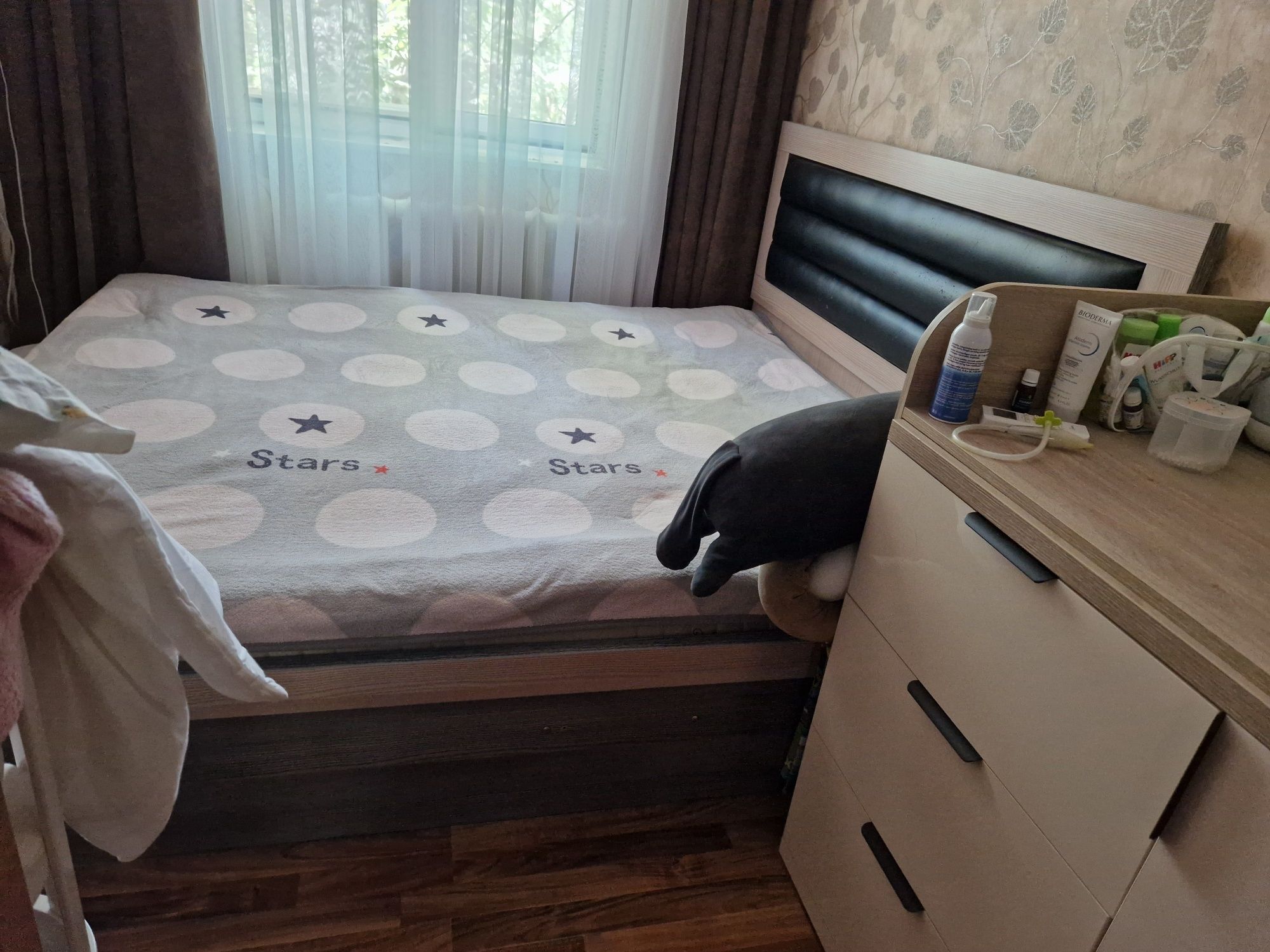 Двуспальная кровать