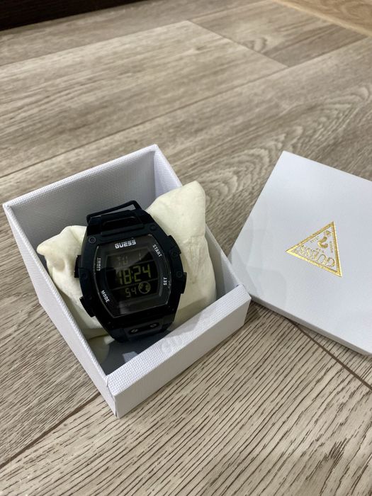 Продаю оригинальные мужские часы Guess GW0340G4 — почти новые!