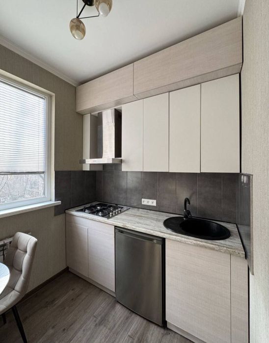 Срочно Чиланзар 3 Торговый центр Продается 1 в 2 комнатную квартира