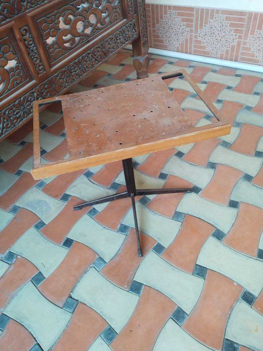 360 gradusda aylanadigan podstavka sotiladi.