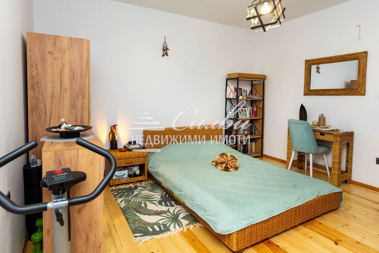 Продава се Етаж от къща в Шумен, Център - 137 кв.м за 1296 €/кв.м - Снимка #6