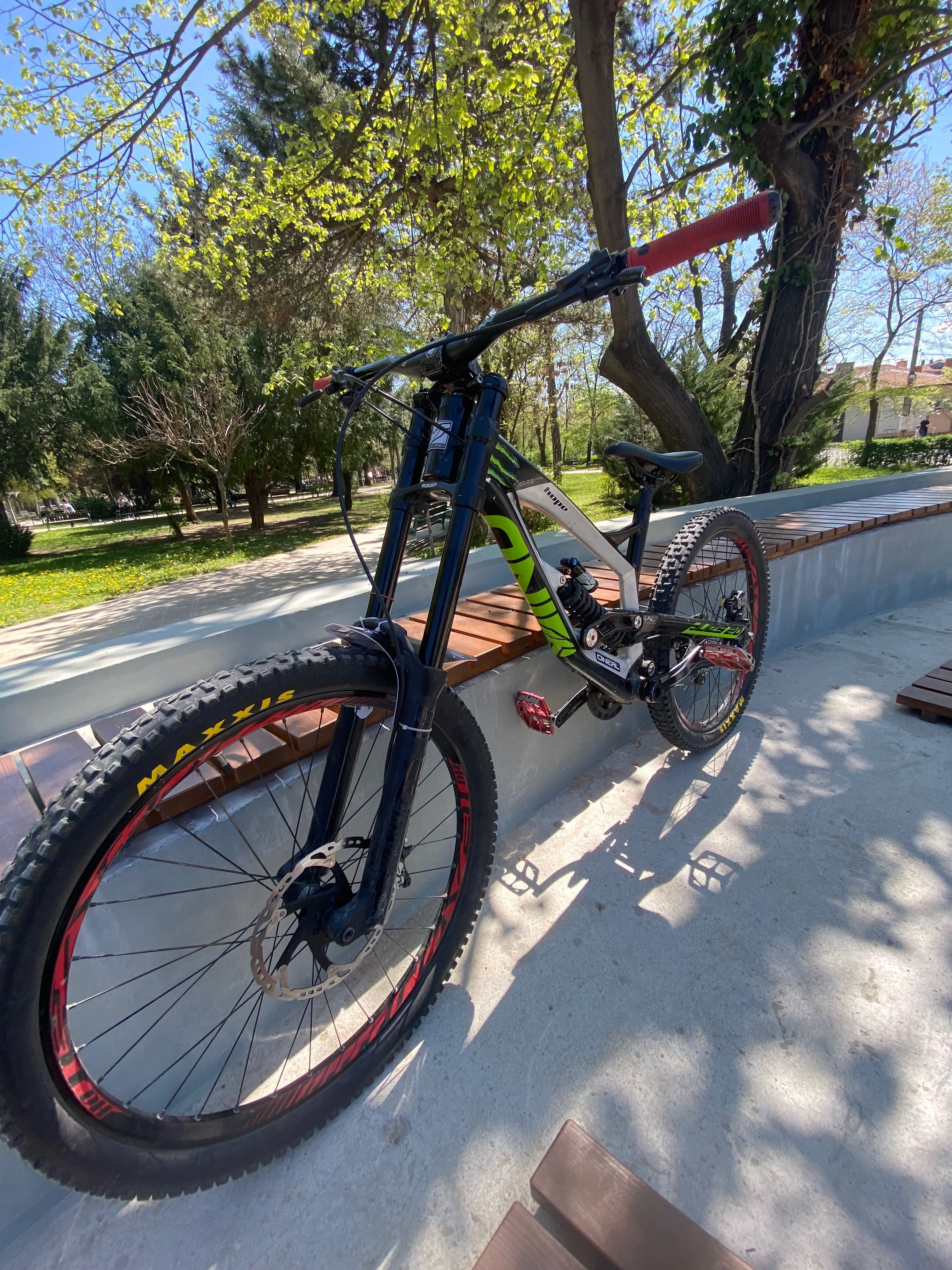 YT Tues DH колело