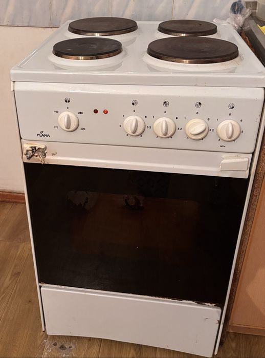 Продаю б/у электрическую плиту, без шнура и немного уставшая, рабочая