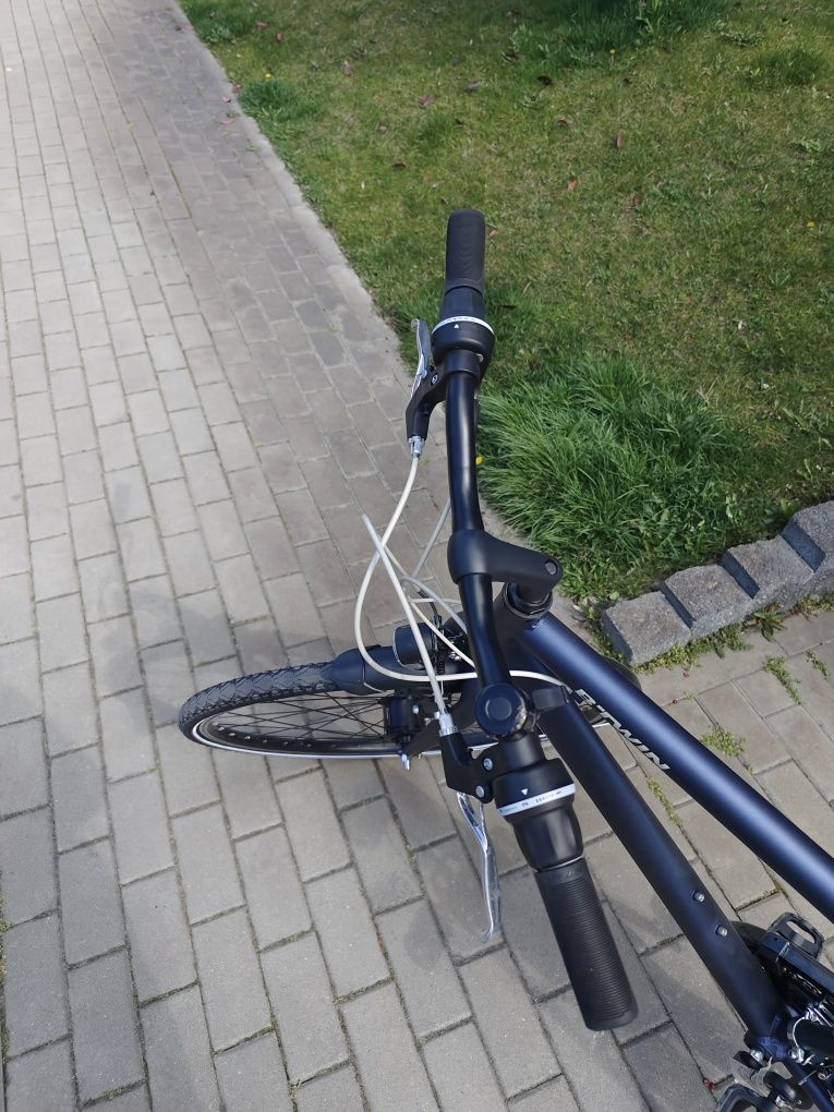 Vand Bicicleta b-twin city că noua 10 din 10 folosita de 3-5 ori.