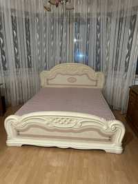 Кровать двухместная с матрасом