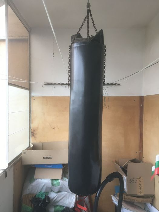 Продавам боксов чувал и ръкавици