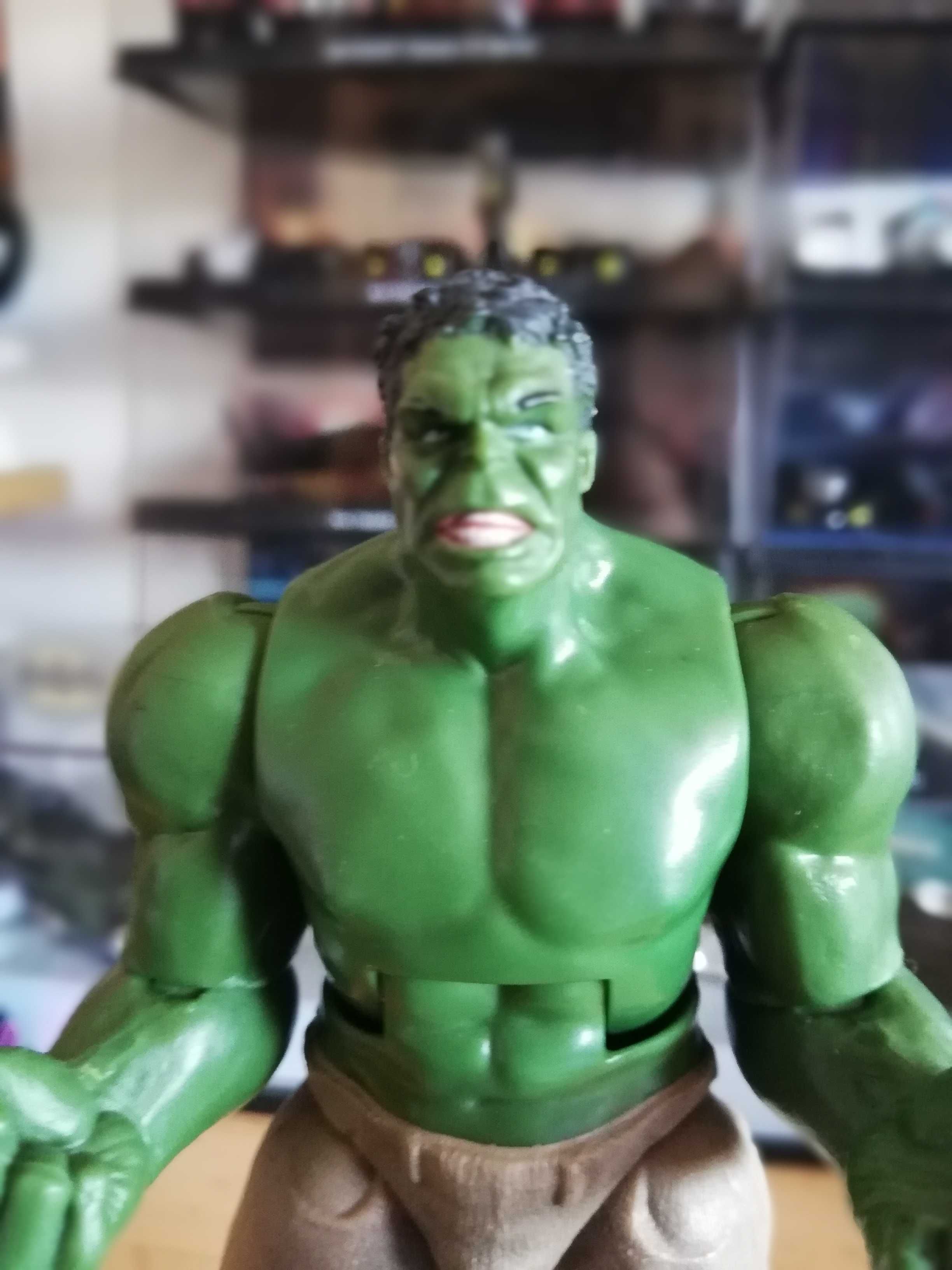 Figurina Hulk,de 14 cm, firma HASBRO 2011.