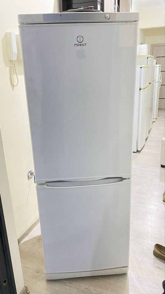 Indesit holadilnik sotiladi