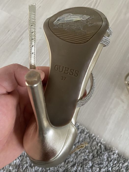 Sandale Guess deosebite