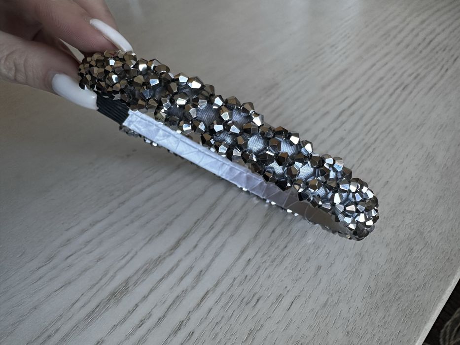 Диадема с мъниста