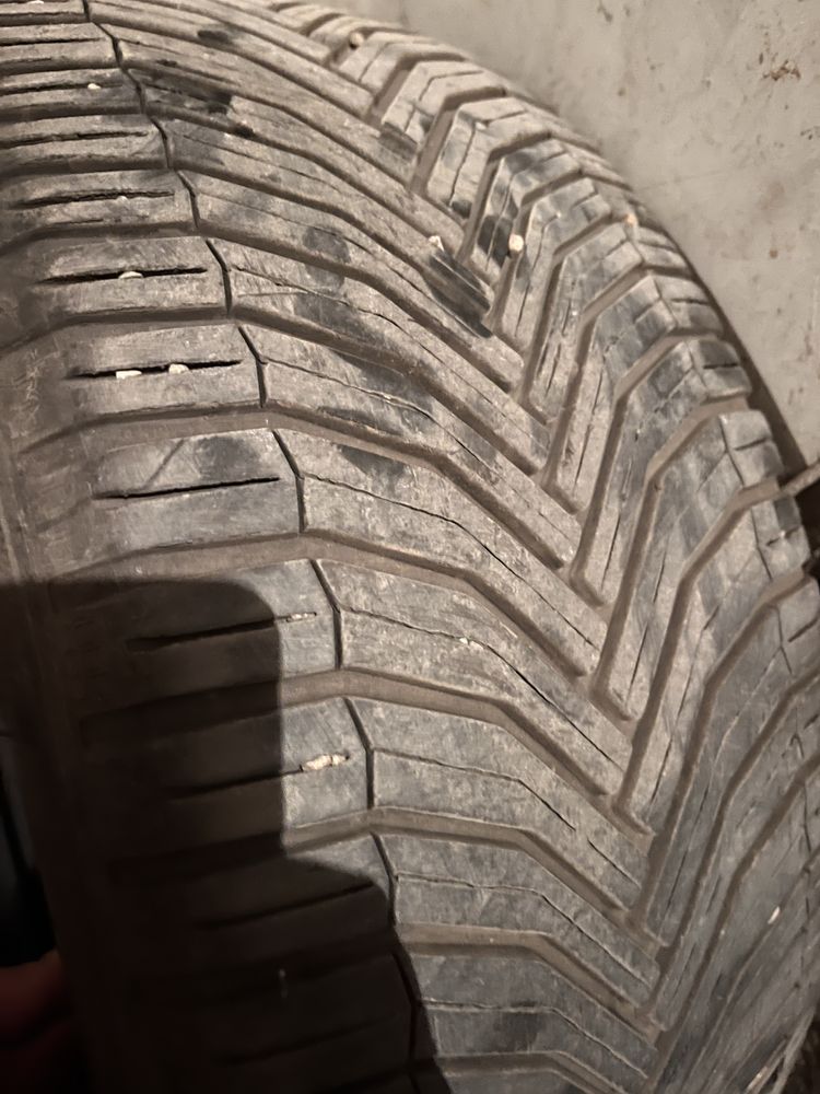 Всесезонни MICHELIN CrossClimate 245 40 R19