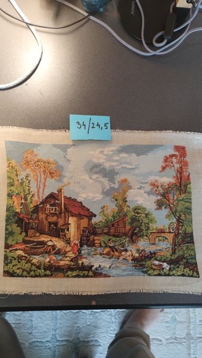 Vând șase goblenuri.