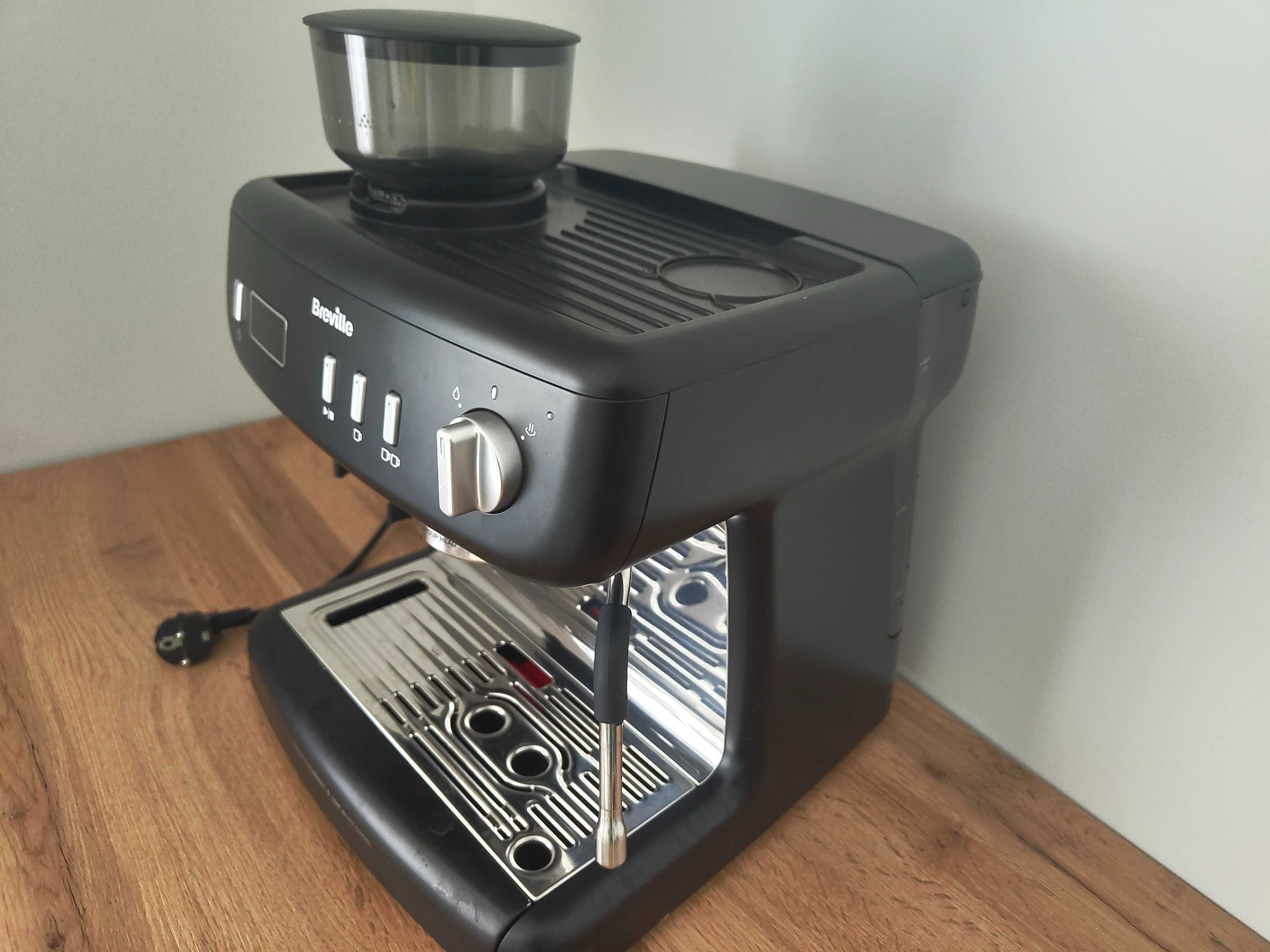 Espressor Breville Barista Max Plus cu accesorii suplimentare