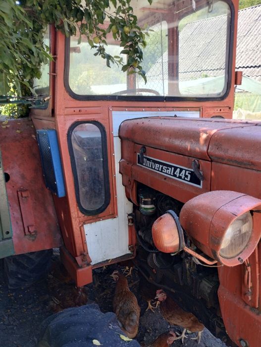 Tractor universal 445 DT