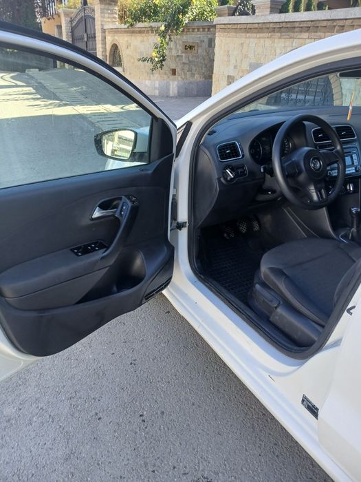 Vând Volkswagen Polo