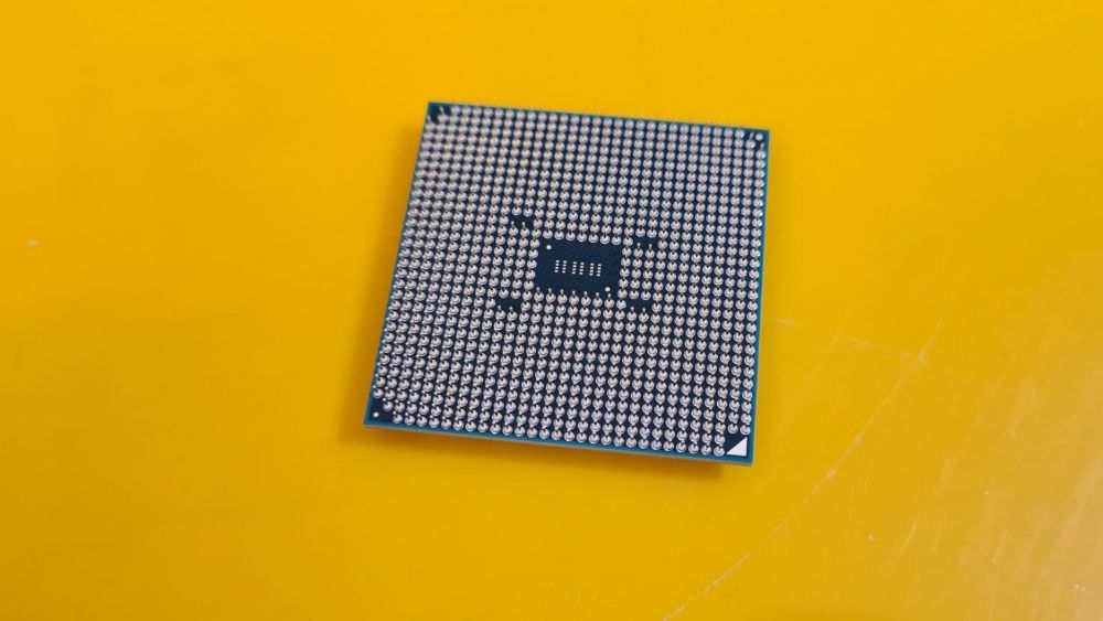 Procesor AMD A6-3500,Triple Core,2,10Ghz Turbo 2,40Ghz,Socket FM1