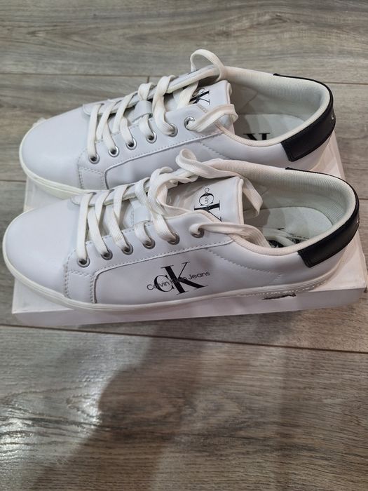 Продавам Кецове Calvin Klein