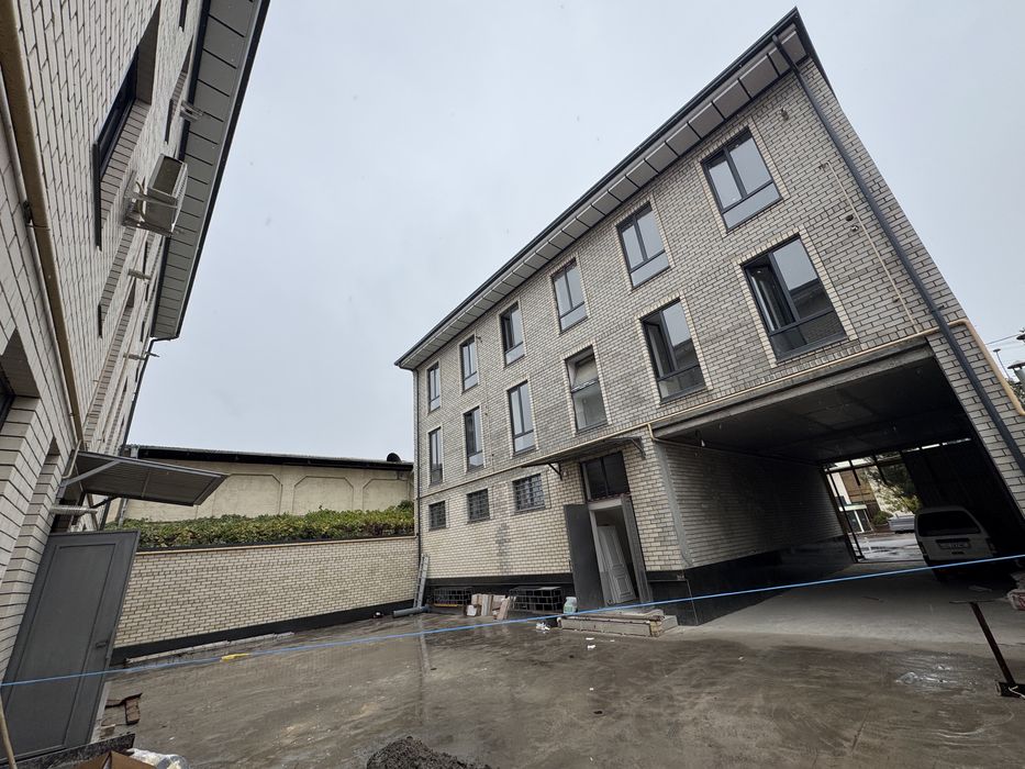 Прадаетса дом икатеж