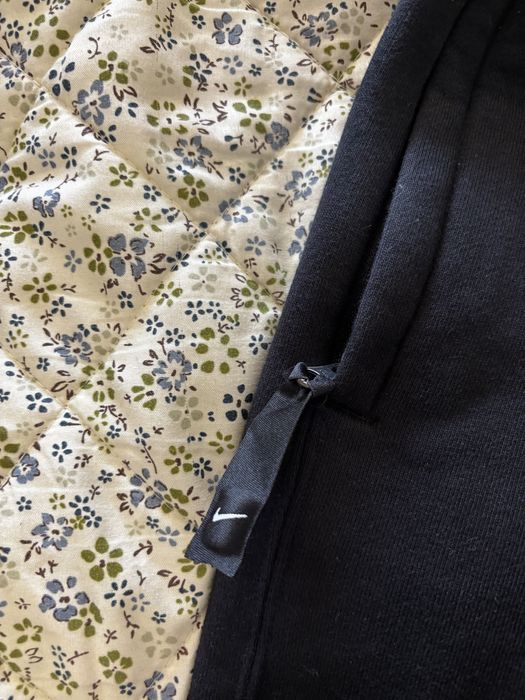 Продавам- Анцунг Nike Solo Swoosh