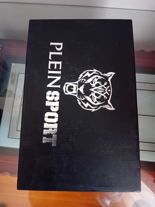 Adidași Philipp Plein originali.