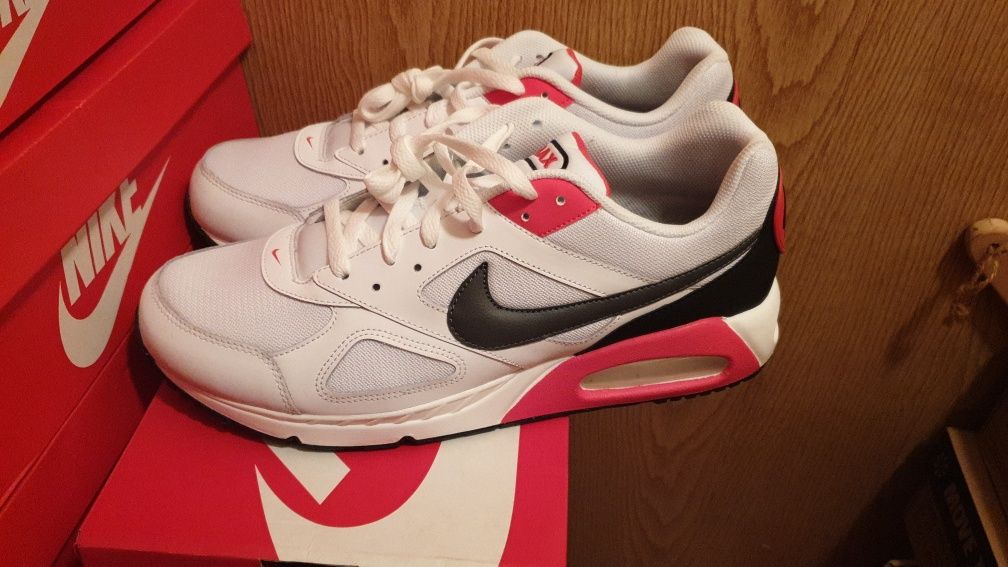 Маратонки Nike Air Max Ivo 46 номер