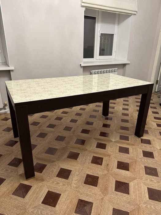 Стол кухонный в отличном состоянии