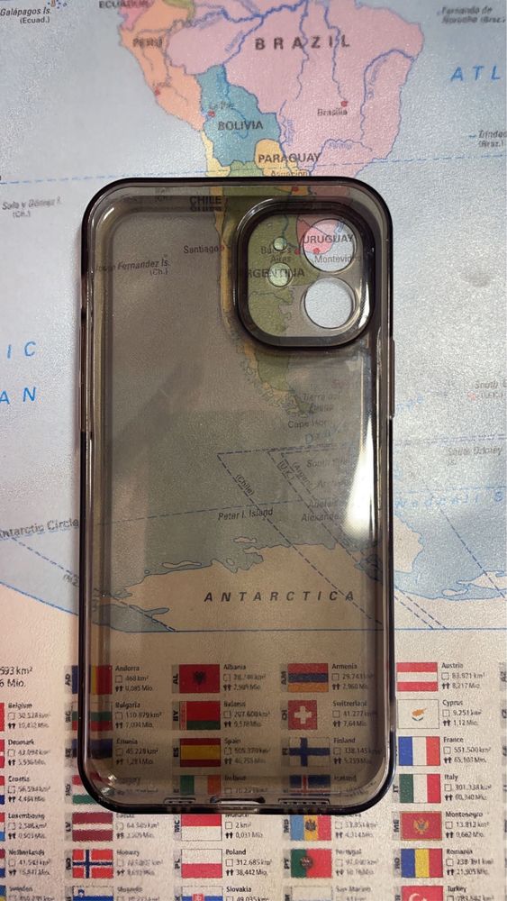 Husa iphone 12 transparenta cu o tenta de negru