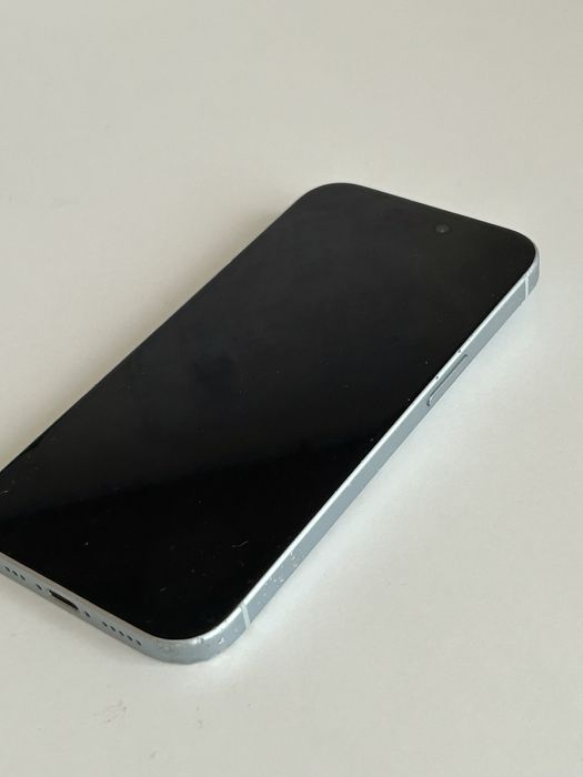 Iphone 15 blue.
