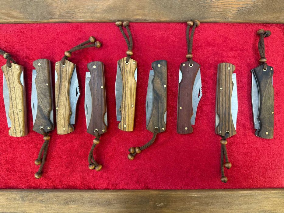 Ръчно изработени джобни ножове с дръжка от орех