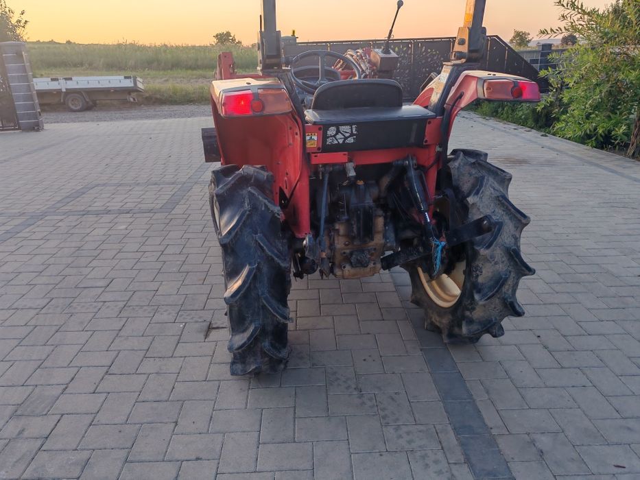 Tractoras yanmar 22 cp cu incarcator  tractoras mitubisi 32 cp