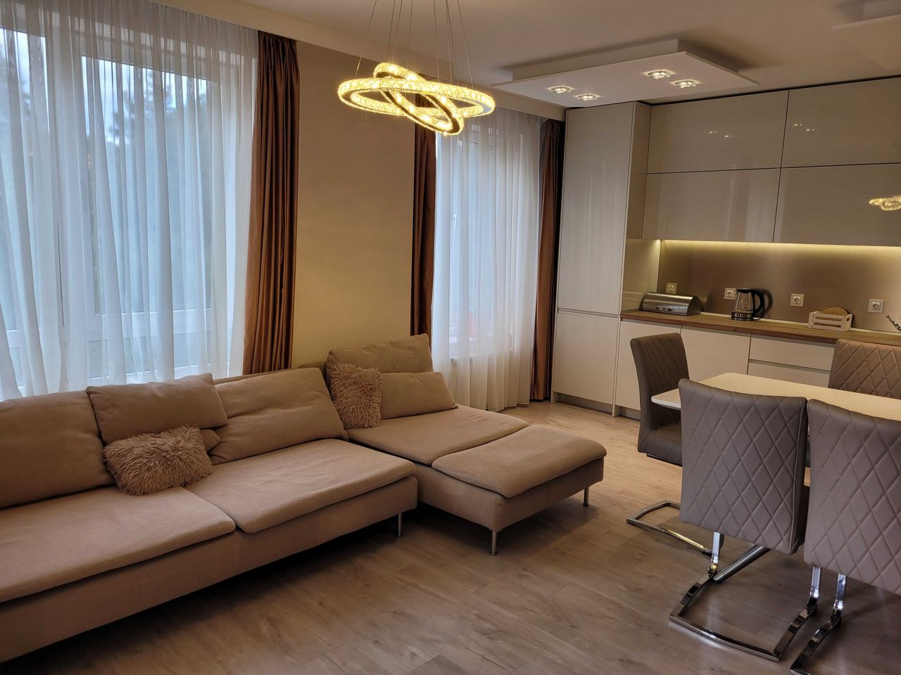 Дава се под наем Тристаен апартамент в София, Дианабад - 85 кв.м за 850 € - Снимка #1