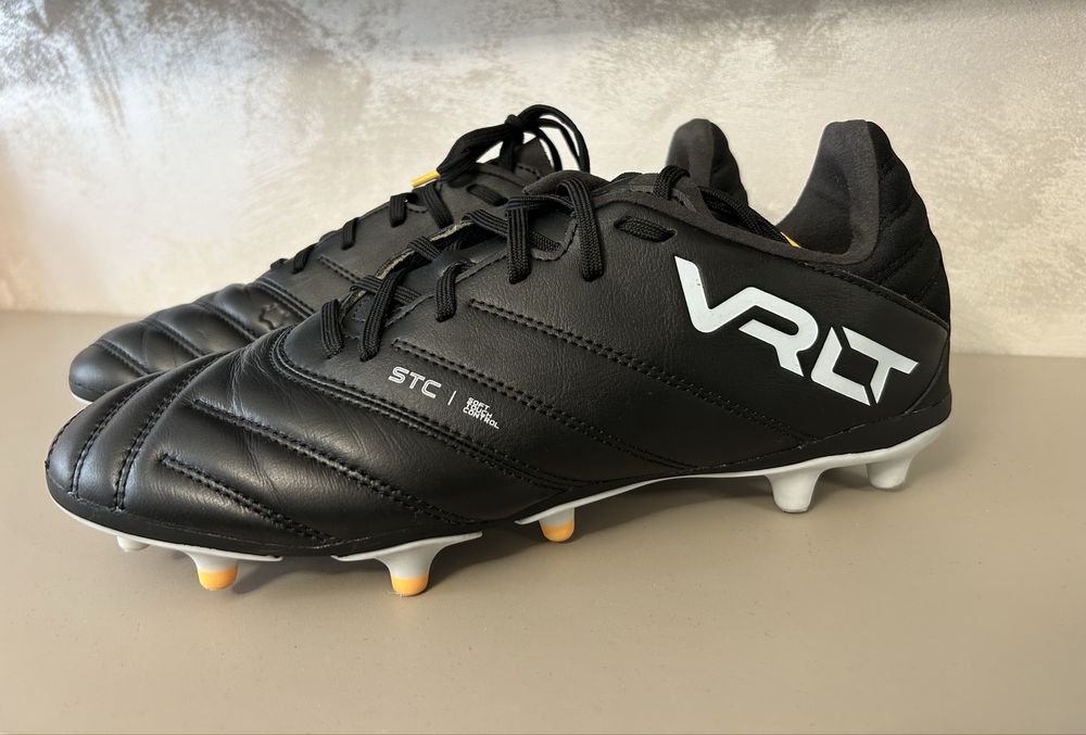 Футболни обувки(бутонки)