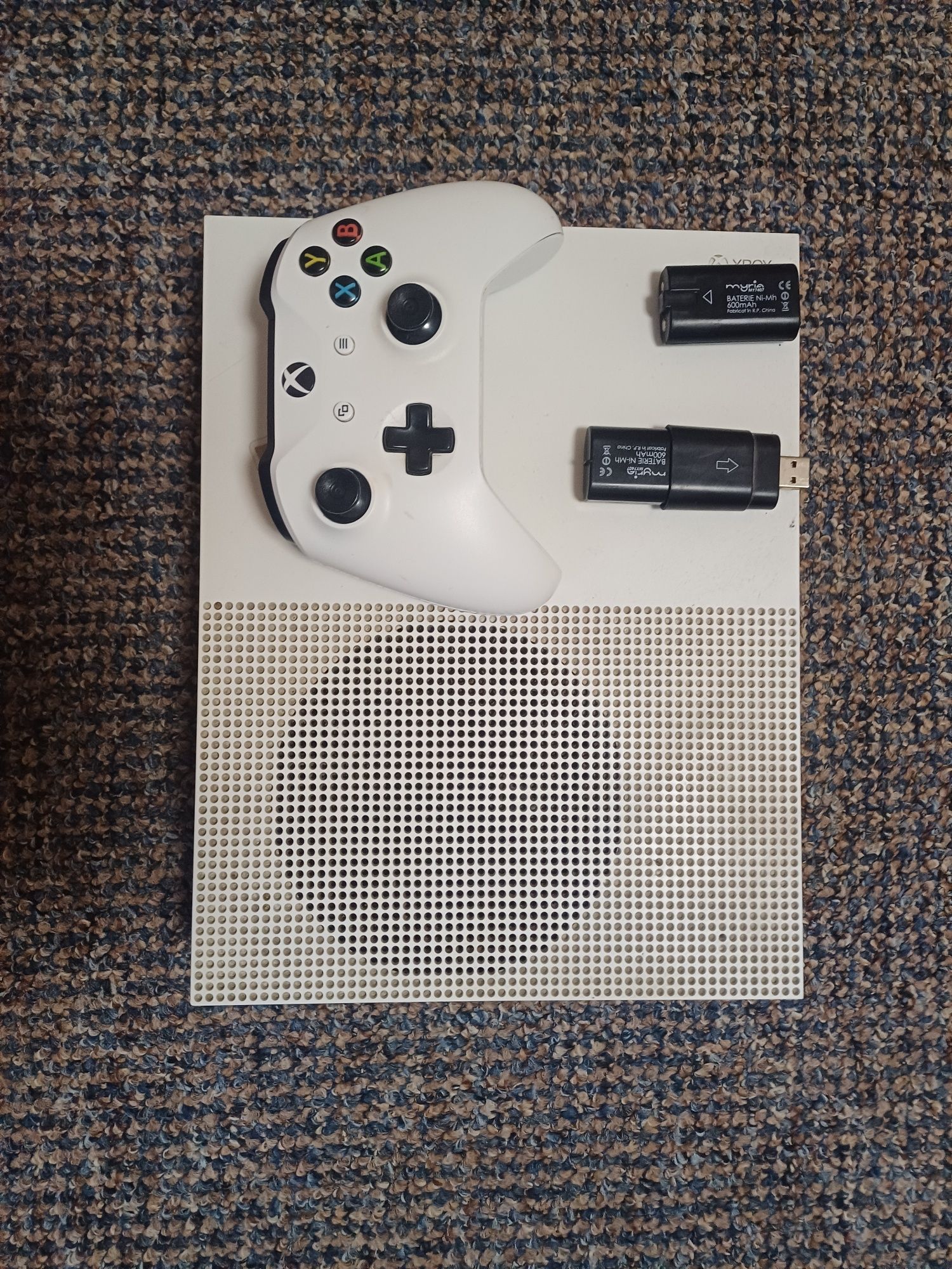 XBOX ONE S  în stare buna