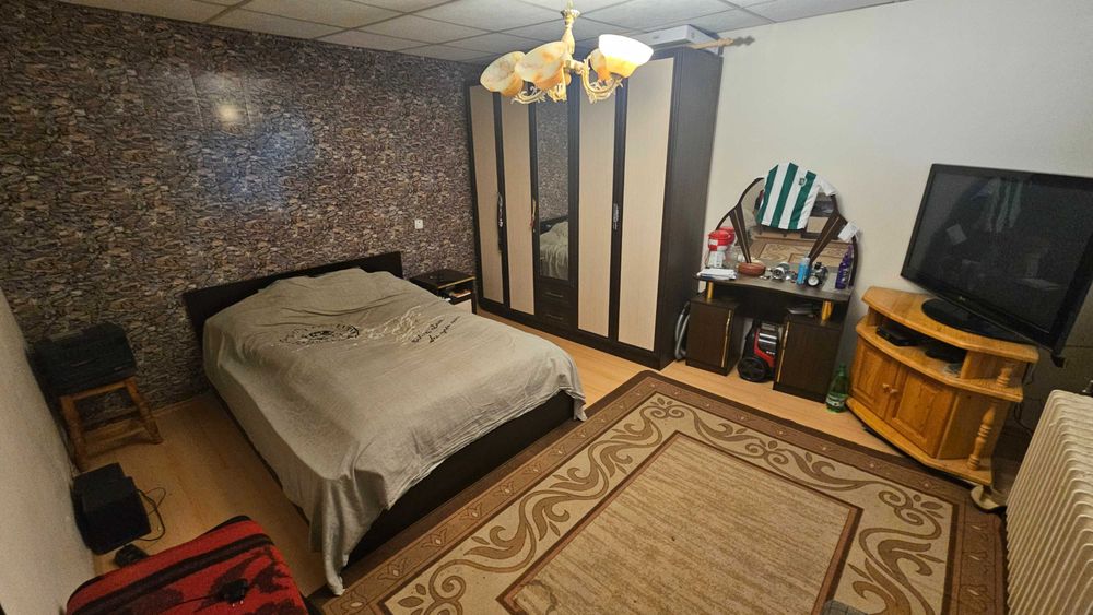 1849-Продава се двуетажна тухлена къща в кв. Бели Лом!