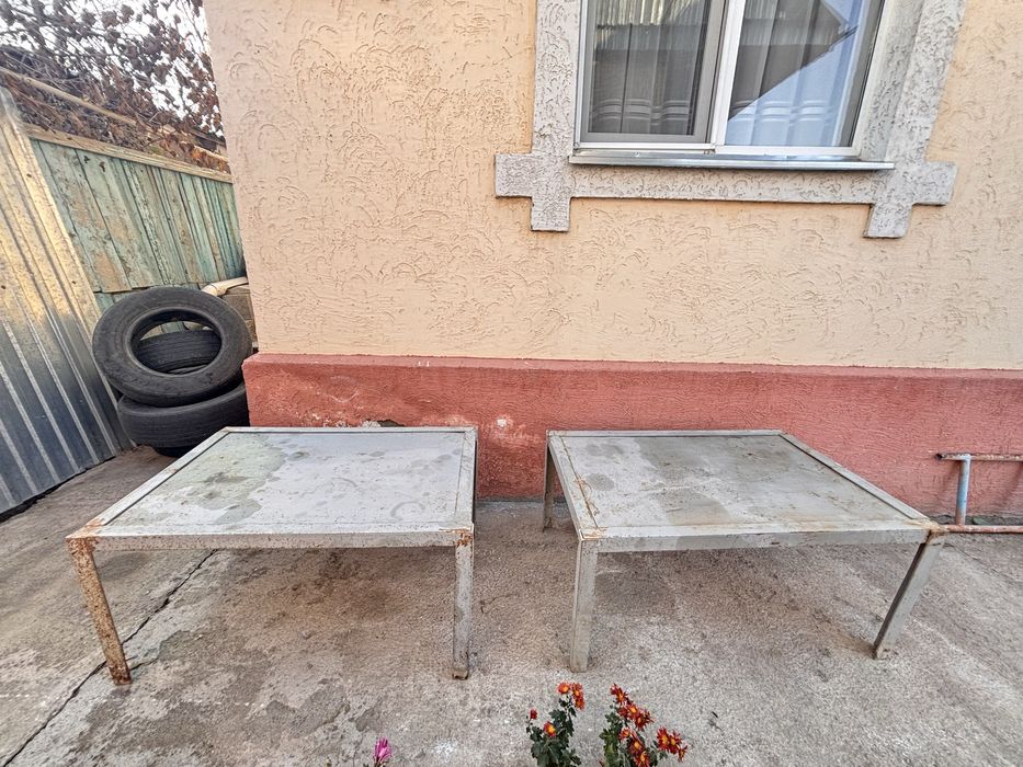 темірден жасалған стол