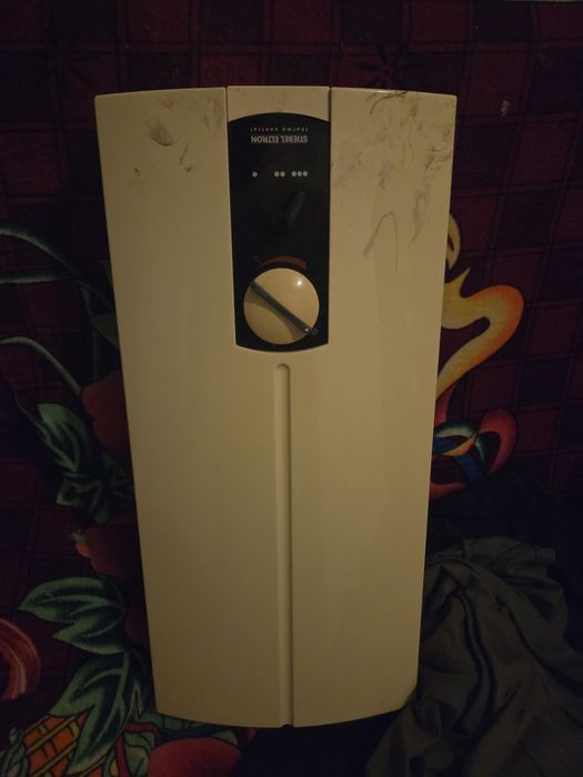 Instant pe curent pentru apa calda