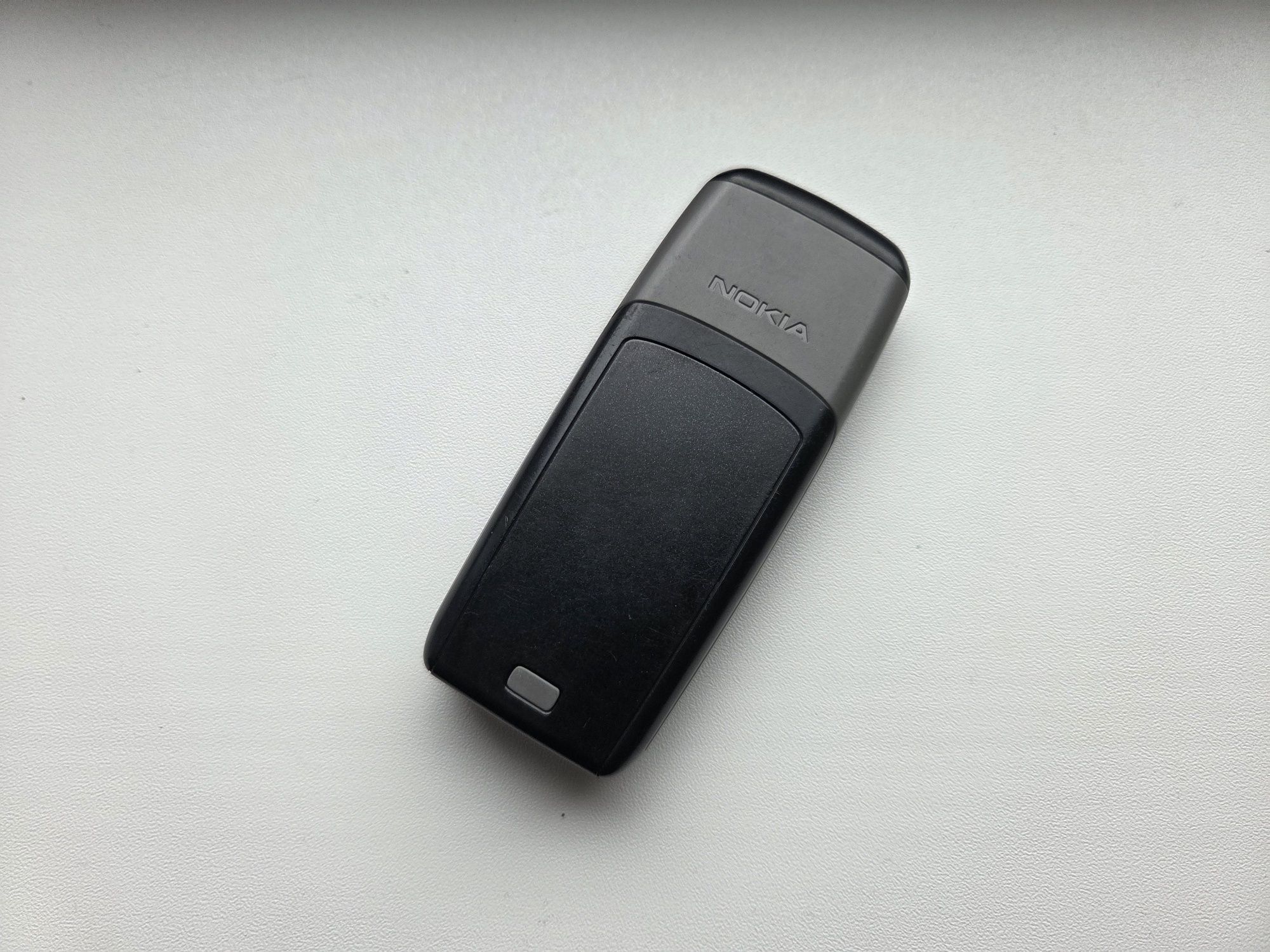 Nokia 1600 - telefon simplu cu butoane