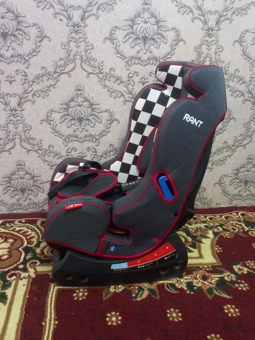 Автокресло сотилади