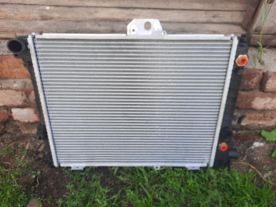 Продам новый радиатор на Сааб.