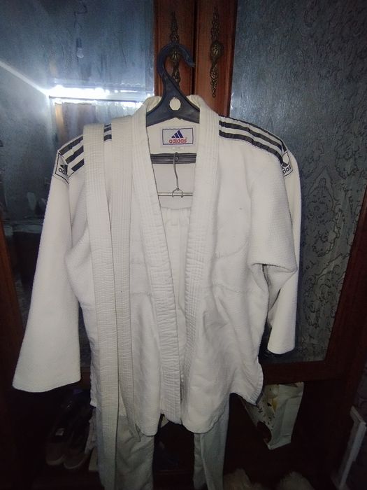 Продам кимоно б/у, кимоно от  Adidas оригинал